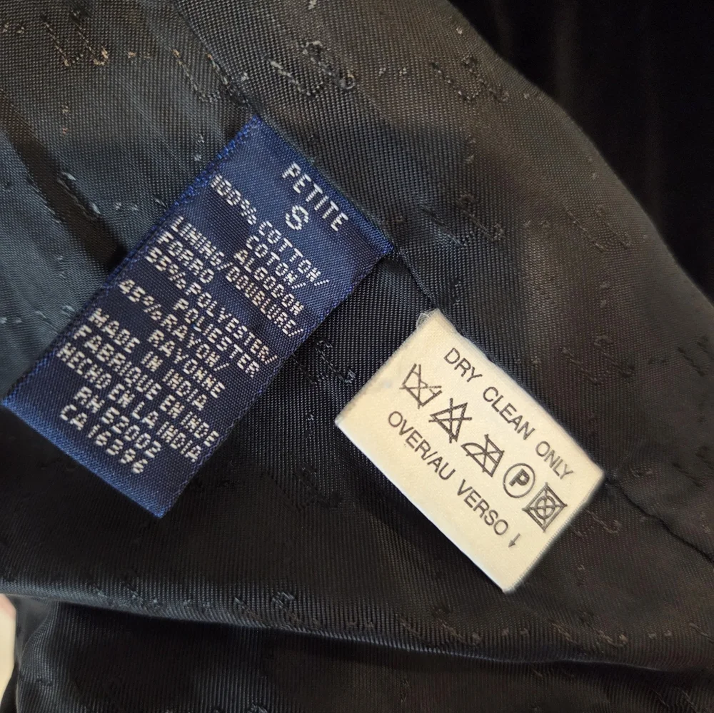 LIZ CLAIBORNE WOMEN'S BLACK VELVET TWO BUTTON BLAZER SIZE SMALL